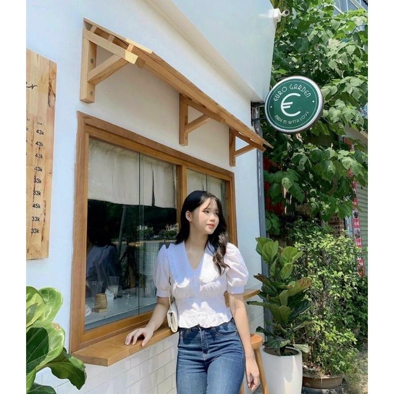 Áo kiểu croptop cổ bèo trắng tay ngắn phồng ôm eo nút bọc