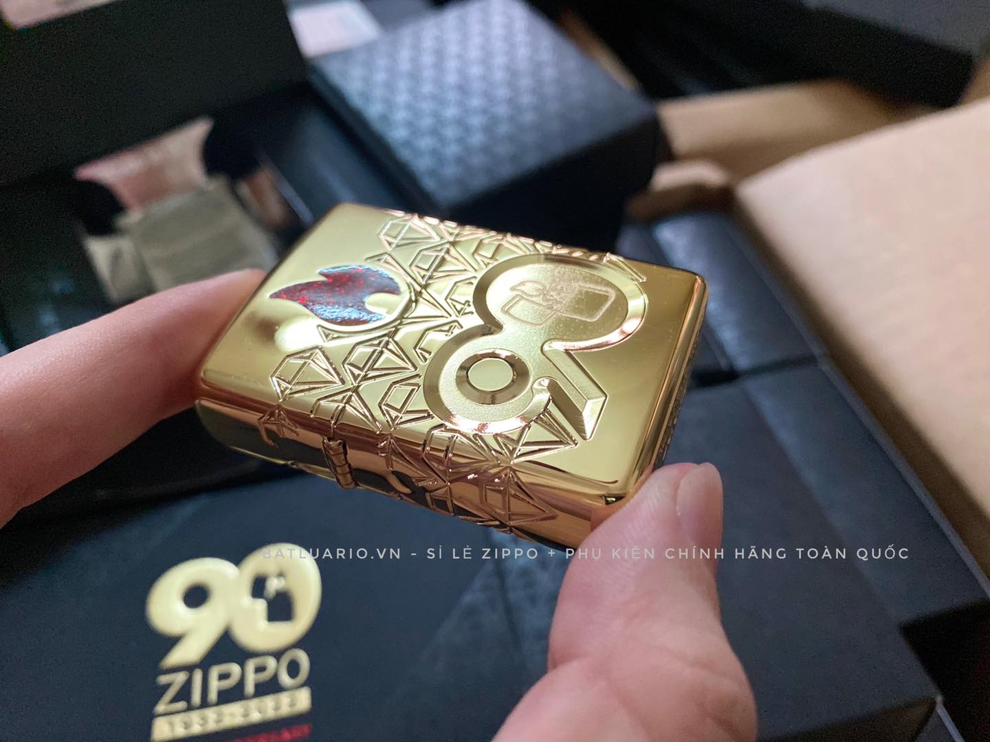 Bật Lửa Zippo 49866 – Zippo 90th Anniversary Limited Edition – Zippo 2022 Collectible Of The Year Asia – Gold Plated – Zippo Coty 2022 Asia