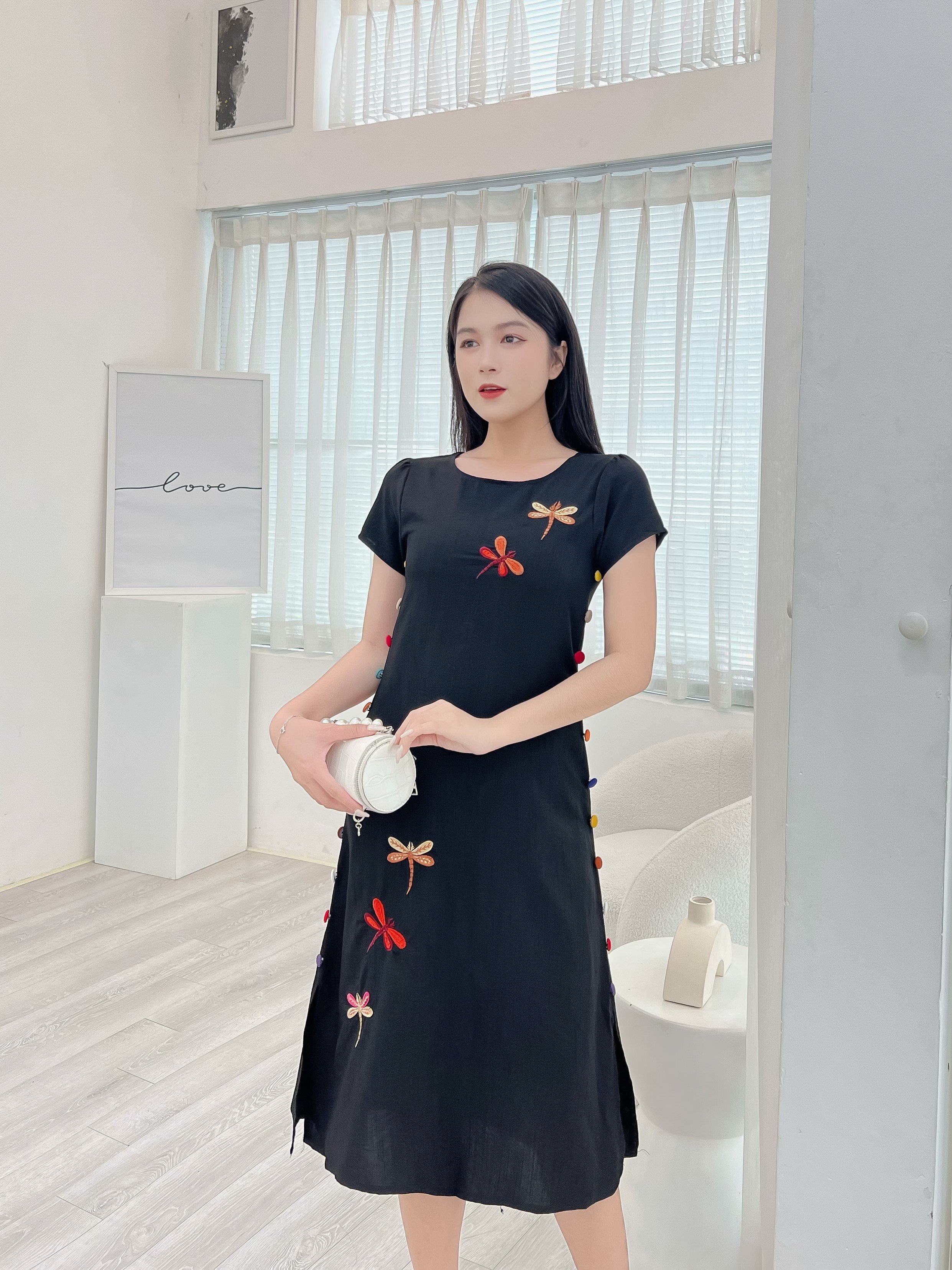 Hình ảnh [HCM]Đầm Linen thêu phối nút cách điệu D082- Lady fashion - Khánh Linh Style