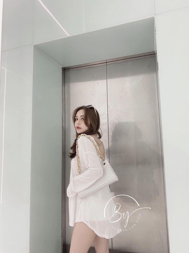 Áo thun dây xích đan lưng