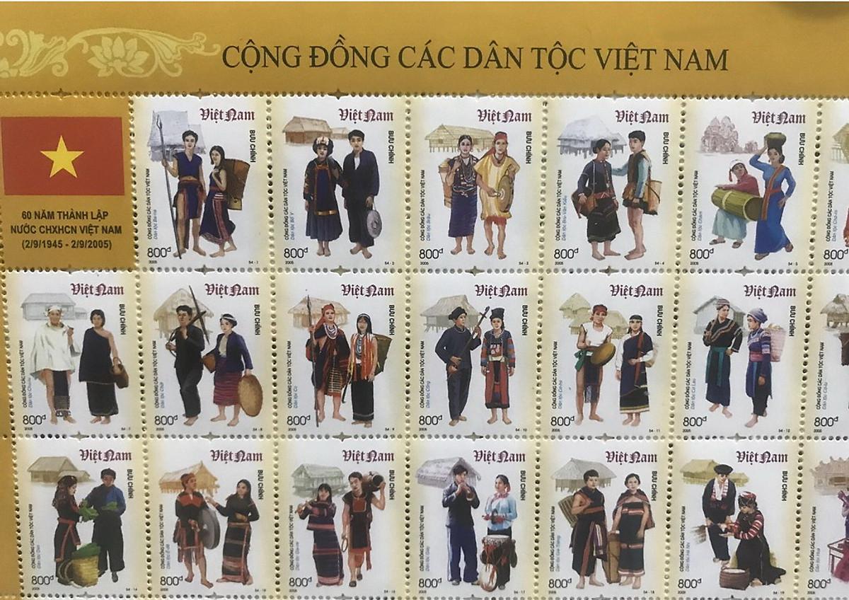 Bộ tem 54 dân tộc Việt Nam sưu tầm - Gồm 56 con tem chưa xé dính liền nguyên tấm - Quà tặng độc lạ