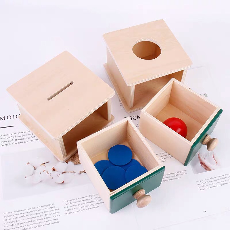 Đồ chơi giáo cụ Montessori cho bé 0-3 tuổi. Hộp Thả Đồng Xu và thả bóng Montessori. Kích thước 12x12cm