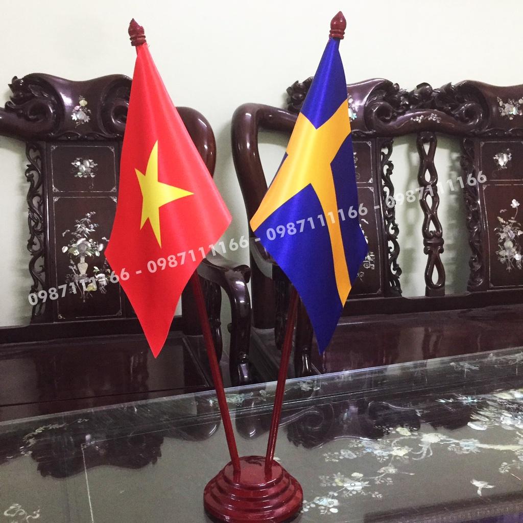 Cờ Để Bàn Đế gỗ Cắm 2 cờ Việt Nam - Thụy Điển In Kỹ Thuật Số