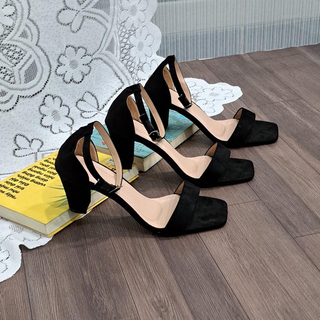 Giày sandal cao gót big size nữ 40 41 42 quai ngang thời trang màu đen gót vuông mũi vuông cao 7 phân
