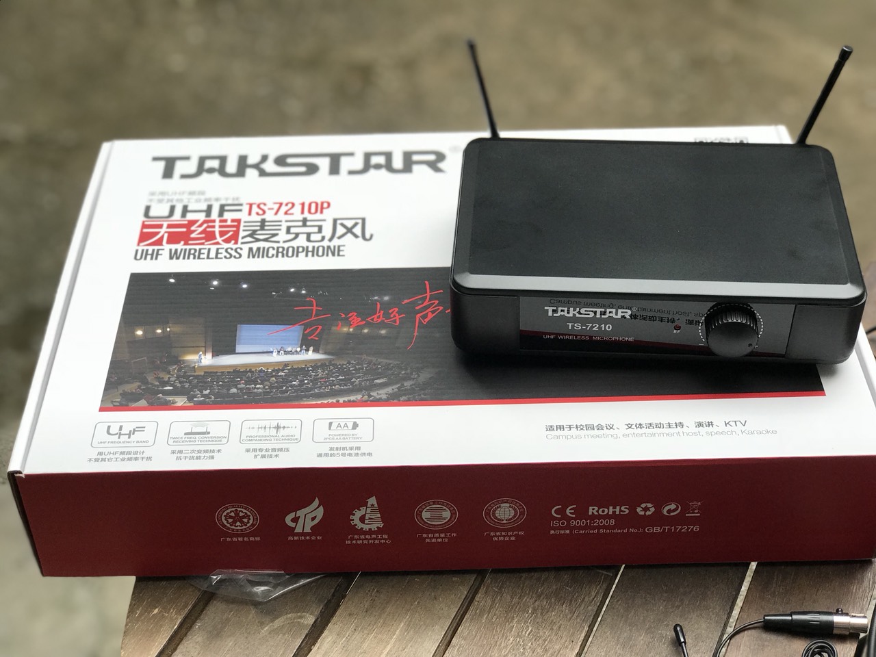 Micro gài tai không dây UHF Takstar TS-7210P. Chính hãng