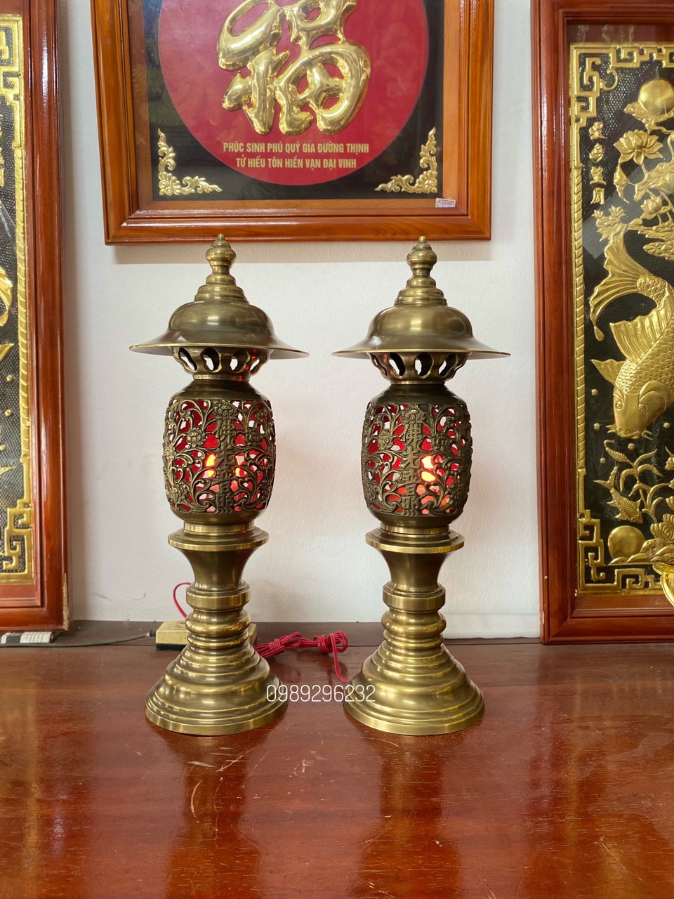 Đôi đèn thờ thắp điện bằng đồng hun cỡ lớn