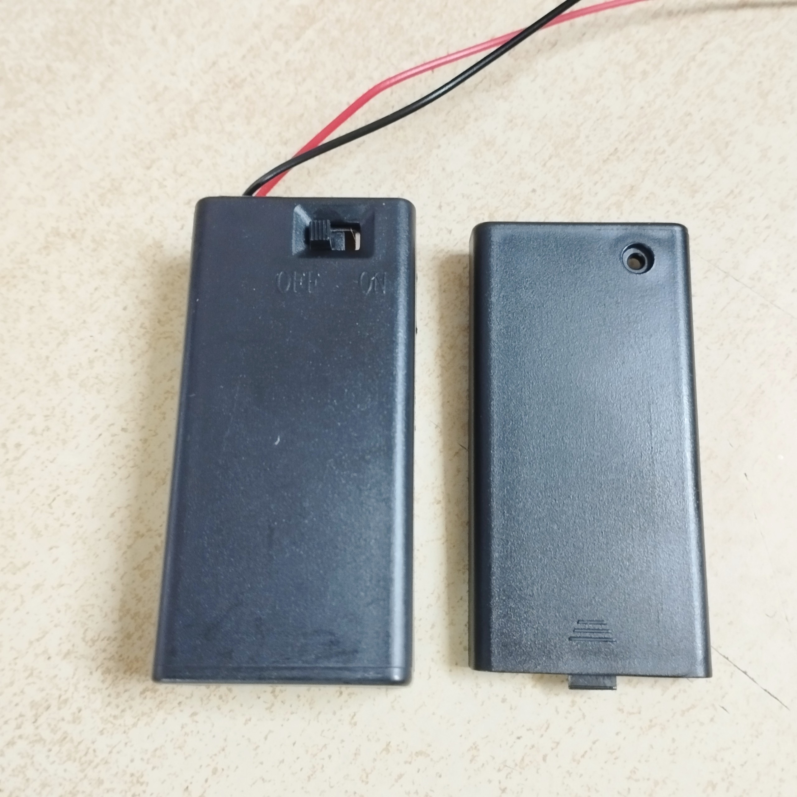Khay pin 9V có nắp đậy kèm công tắc để chế tạo