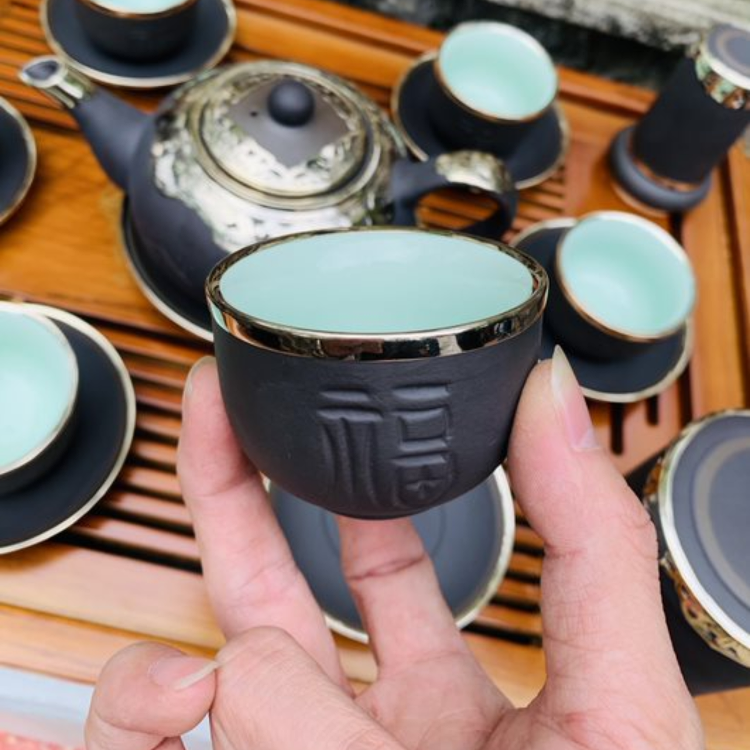 Bộ ấm chén uống trà cao cấp , bộ ấm trà Bát Tràng - trường sa phúc lộc thọ bọc đồng