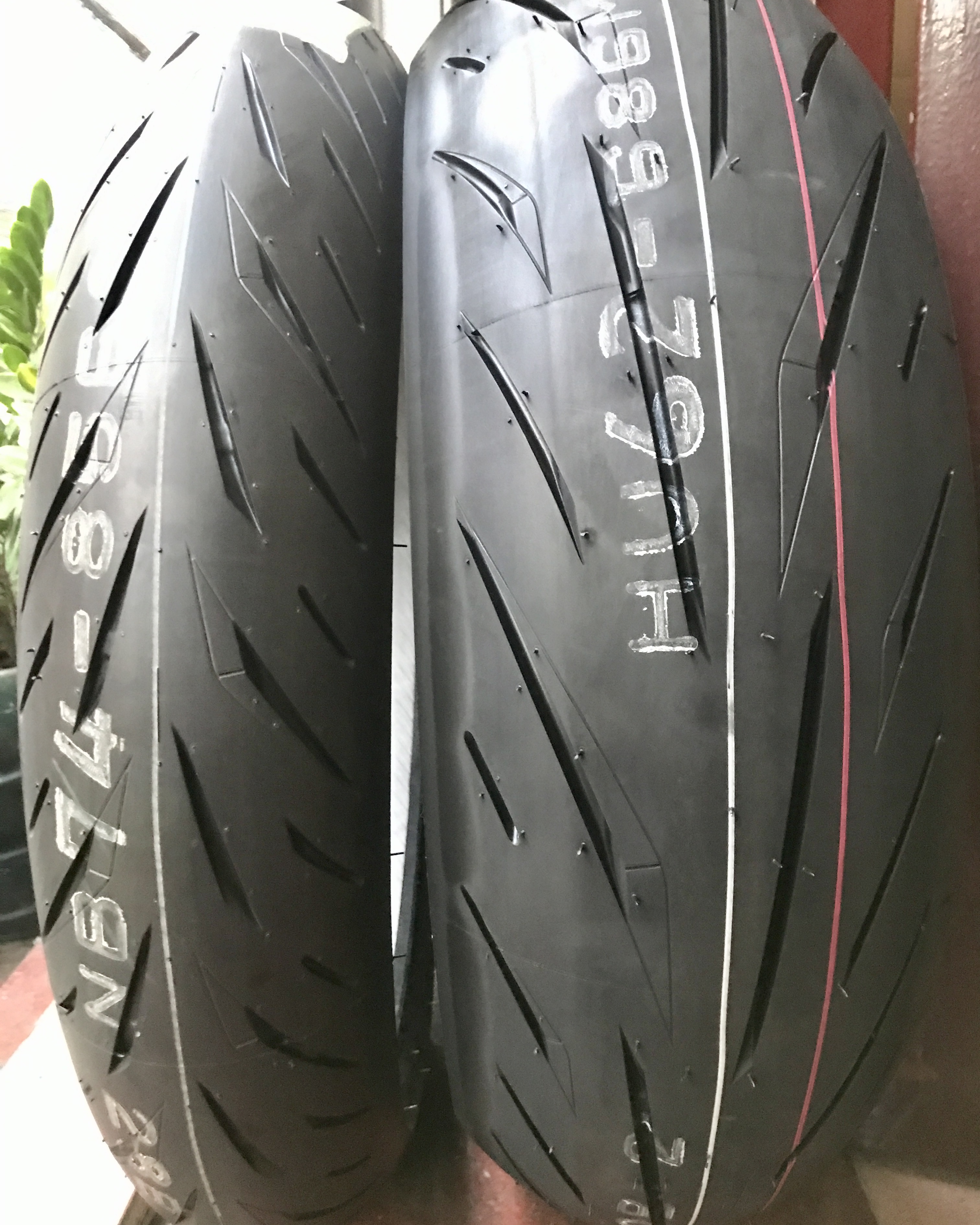 Vỏ xe motor Bridgestone Battlax Hypersport S22 180/55 R17 (73W)