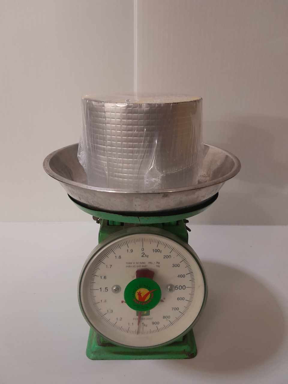 Băng keo chống dột bản 10cm, dài 5m, trọng lượng 1 Kg, keo dày, siêu dính, bám chắc trên mọi bề mặt vật liệu, hàng có sẵn giao ngay