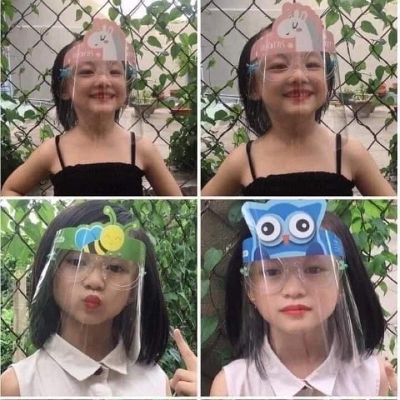 Kính chắn giọt bắn trẻ em