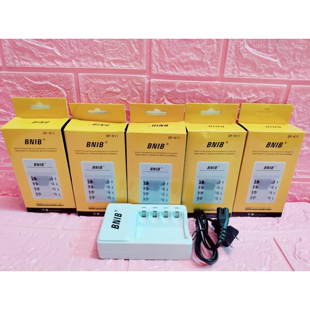 Combo Bộ Sạc Nhanh Pin BNIB Và 4 Pin Tiểu AA Sạc BNIB 3000 mAh