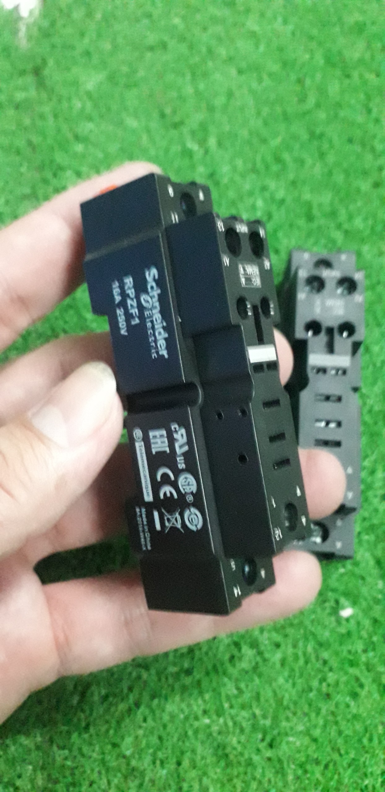 Chân đế cắm rơ le 5 chân RPZF1 Schneider
