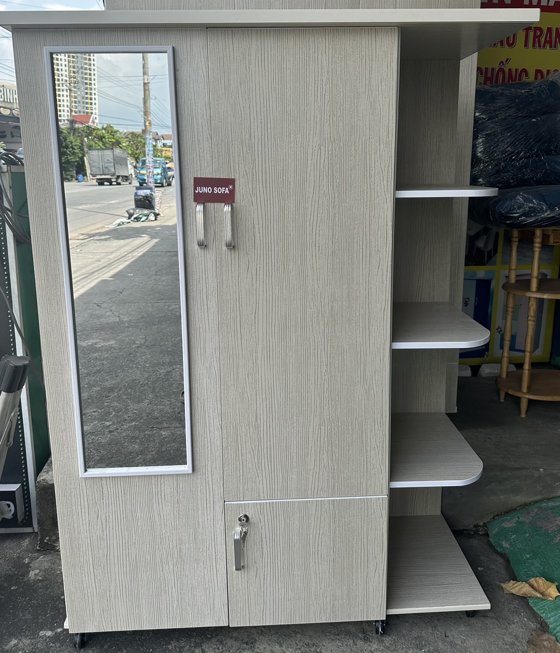 Tủ áo kèm kệ và gương Juno Sofa kích thước 1m1 x Cao 1m5 x sâu 45 cm