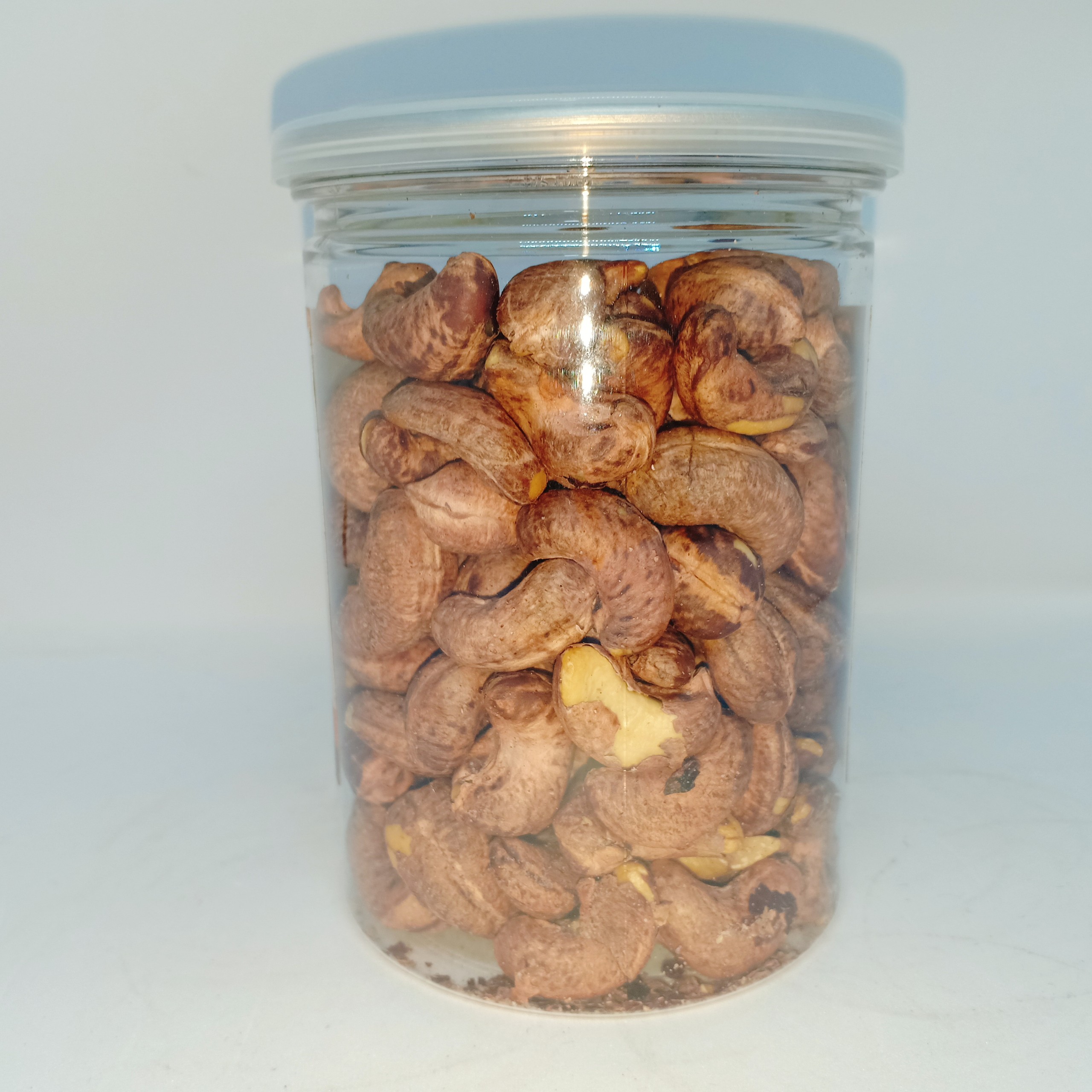 Hạt điều còn vỏ lụa rang muối hũ 250g