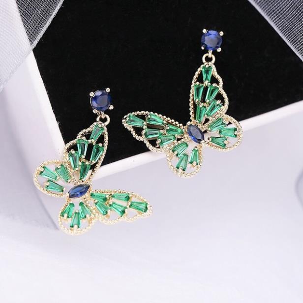 Khuyên tai mẫu hồ điệp đá phong cách trẻ trung
