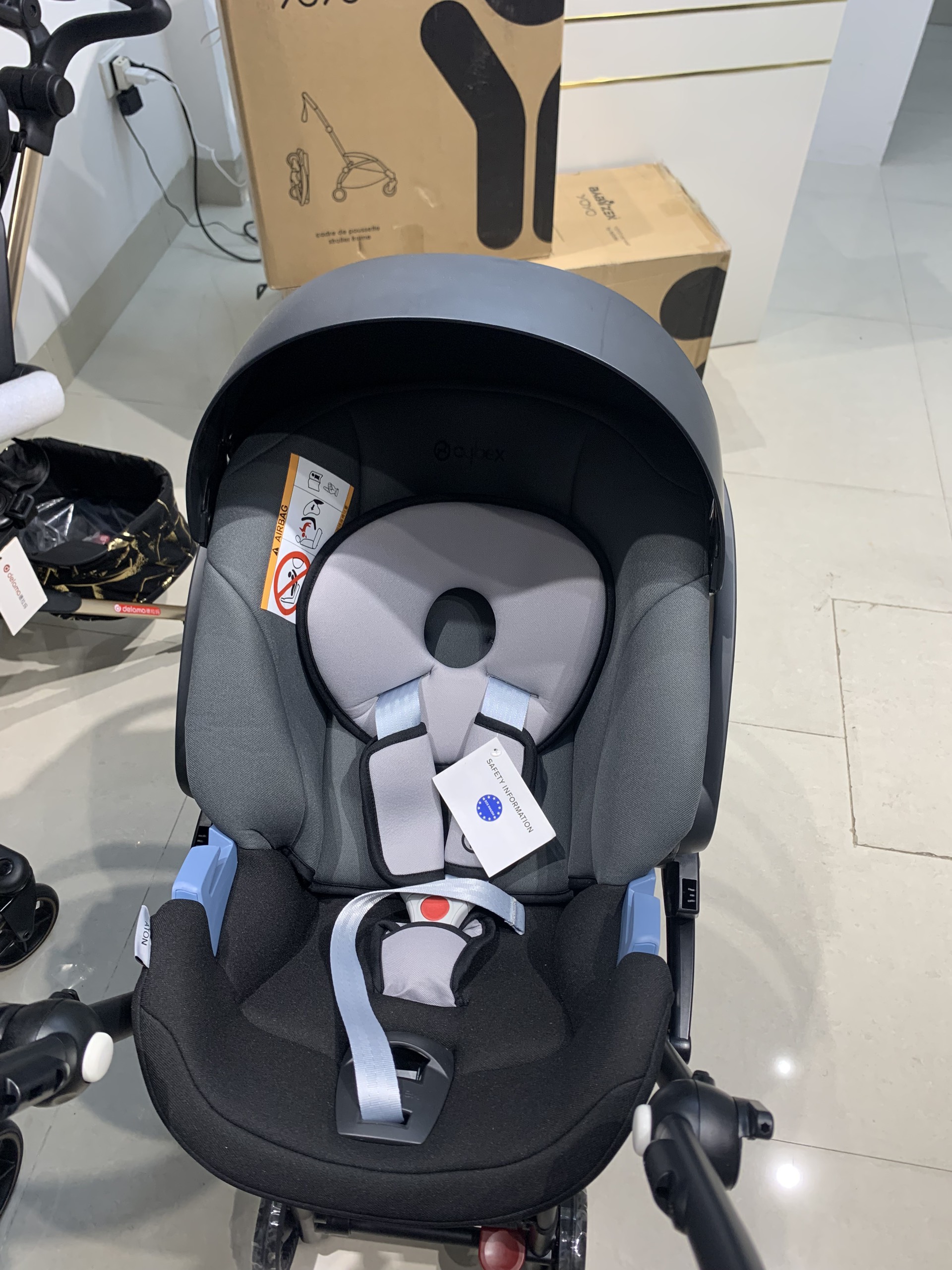 Ghế ngồi ô tô kiêm nôi xách thích hợp với xe đẩy cho bé Cybex Aton Car Seat