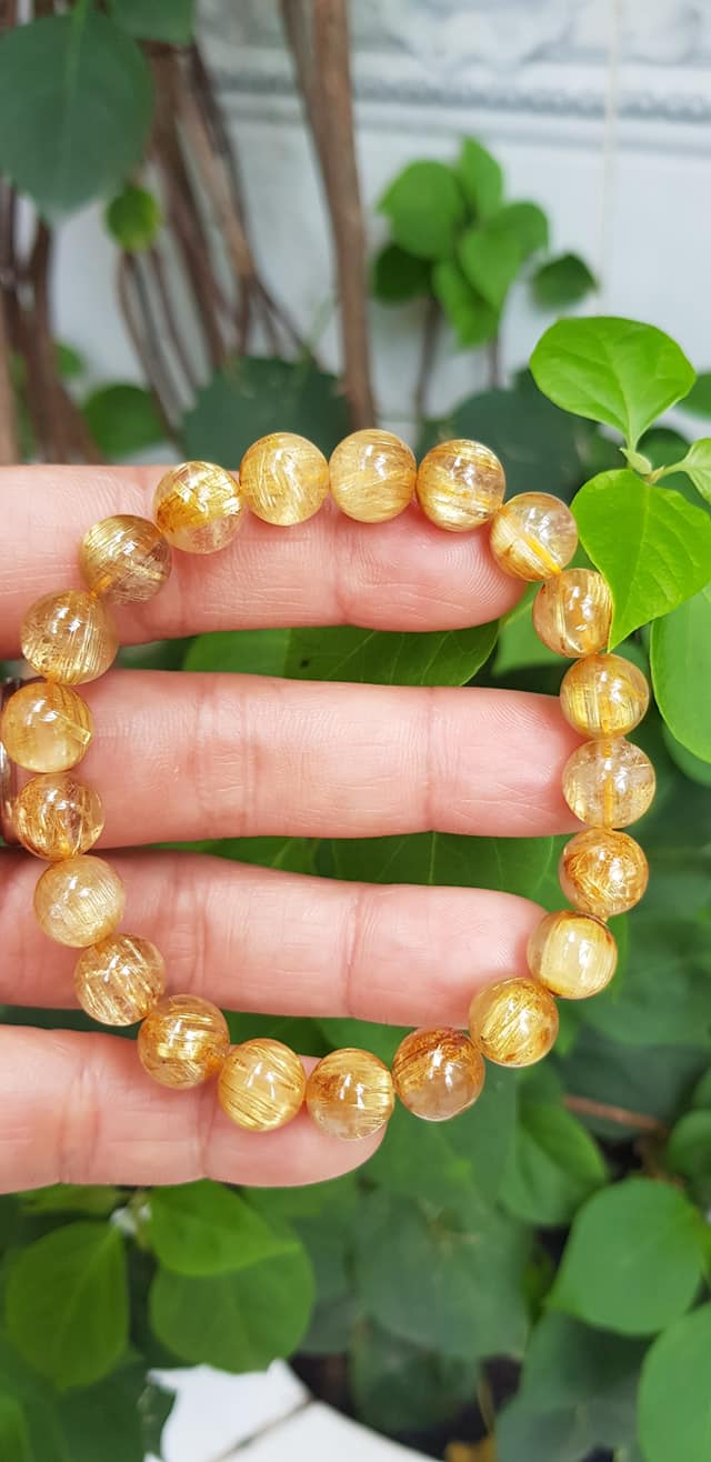 Vòng đeo tay phong thủy may mắn nữ đá thạch anh tóc vàng đồng trục tự nhiên Size vòng hạt 9mm ánh sáng rất đẹp Vòng chuẩn hợp nữ mệnh kim, mệnh thổ, mệnh Thủy ạ
