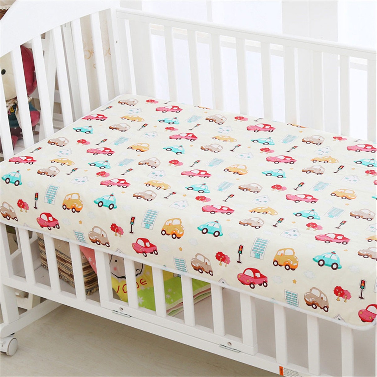 Tấm lót chống thấm cỡ lớn (Size 120 x 80 cm) thoáng khí, tiện lợi, an toàn cho bé (Giao màu ngẫu nhiên)