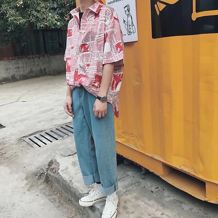Áo sơ mi ngắn tay họa tiết tờ báo hot trend