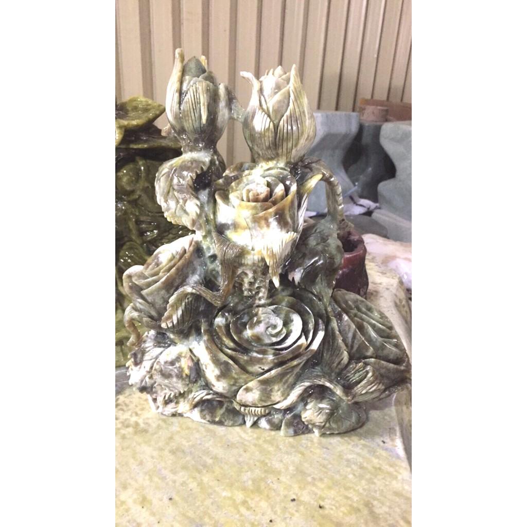 Hoa hồng điêu khắc từ đá ngọc serpentine cao 33 cm