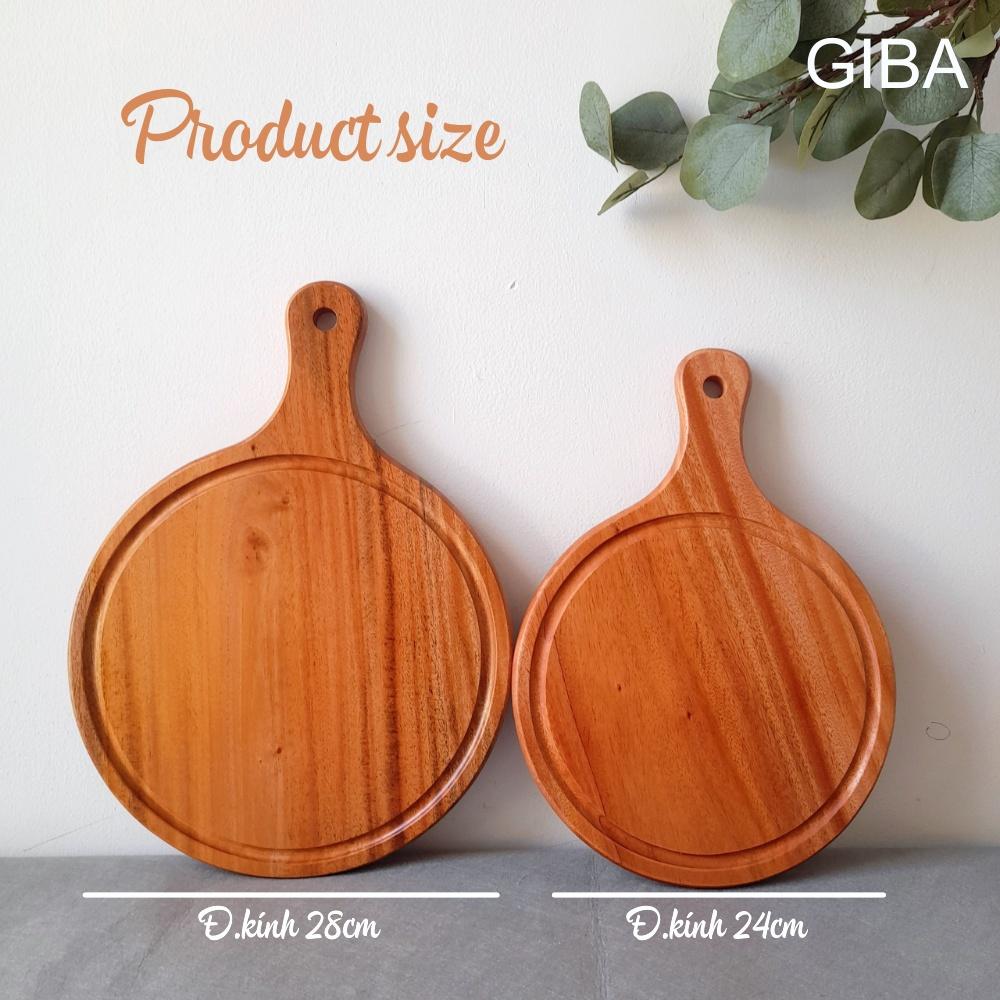 Khay gỗ tròn có tay cầm đựng pizza GIBA, thớt dùng làm khay gỗ decor chụp ảnh sản phẩm món ăn.