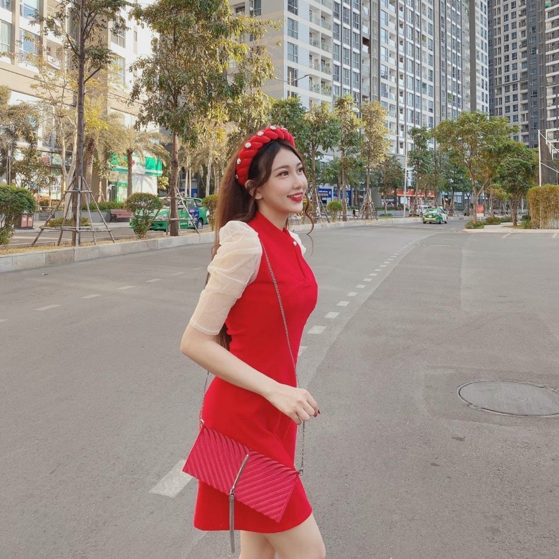 ĐẦM CỔ TÀU PHỐI TAY VOAN  MÀU Y HÌNH