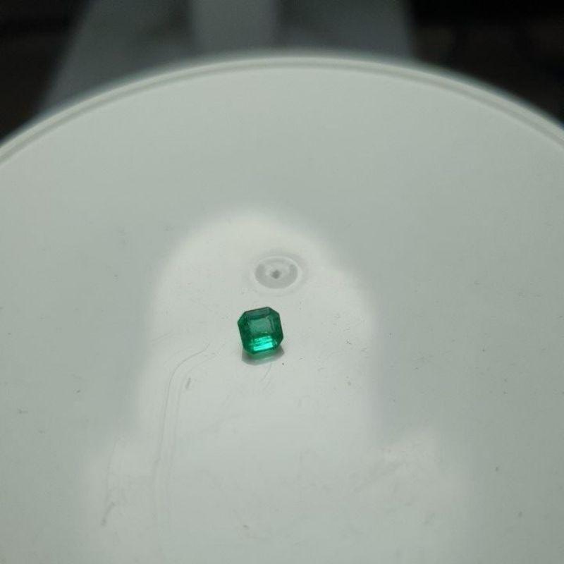 025-đá lục bảo thiên nhiên