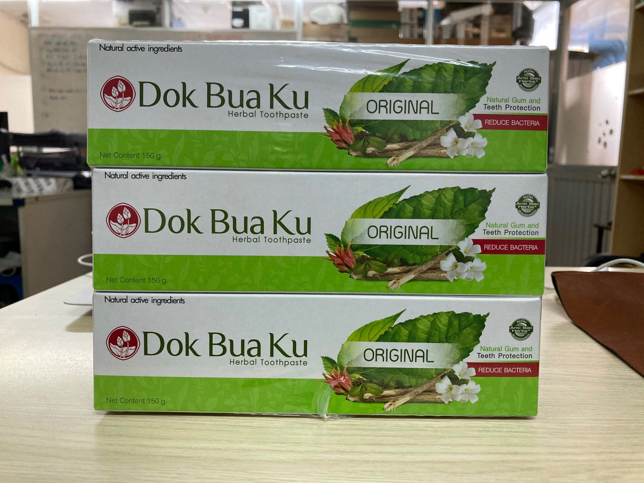Combo 3 hộp Kem Đánh Răng Thảo Dược Dokbuaku Thái Lan Vị Truyền Thống 150g