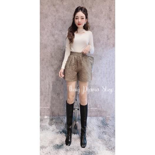 Quần short nữ dập nổi hoa dáng phồng