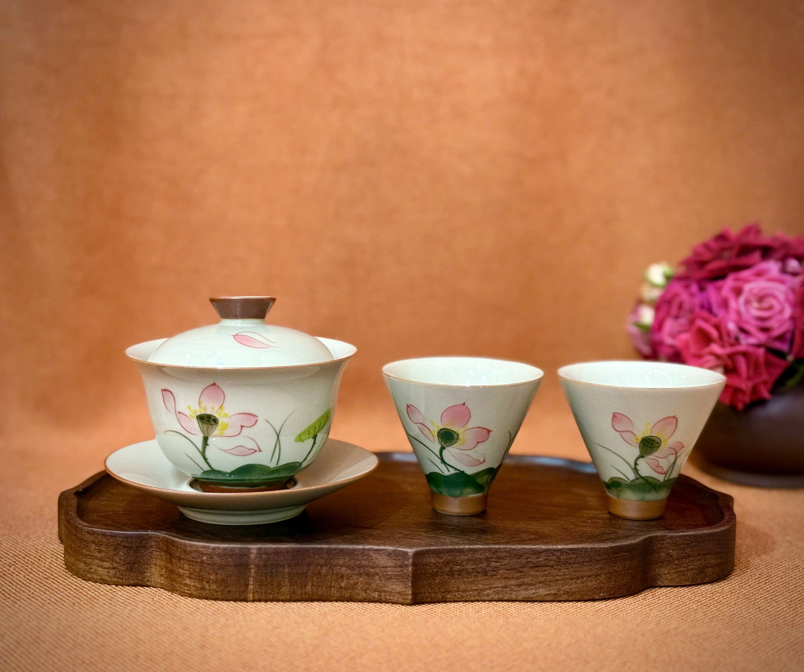 BỘ CHÉN KHẢI SỨ HỌA TIẾT HOA SEN VẼ TAY 4 CHI TIẾT - GAIWAN