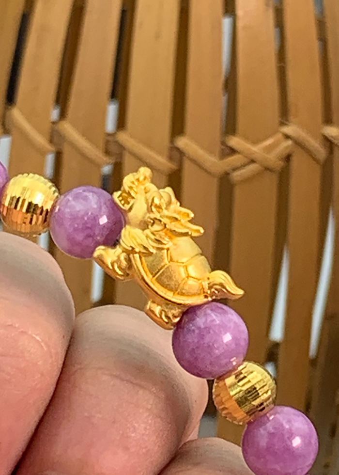 Vòng Đá Thạch Anh Tím Vân Charm Long Quy Bi Vàng 24K