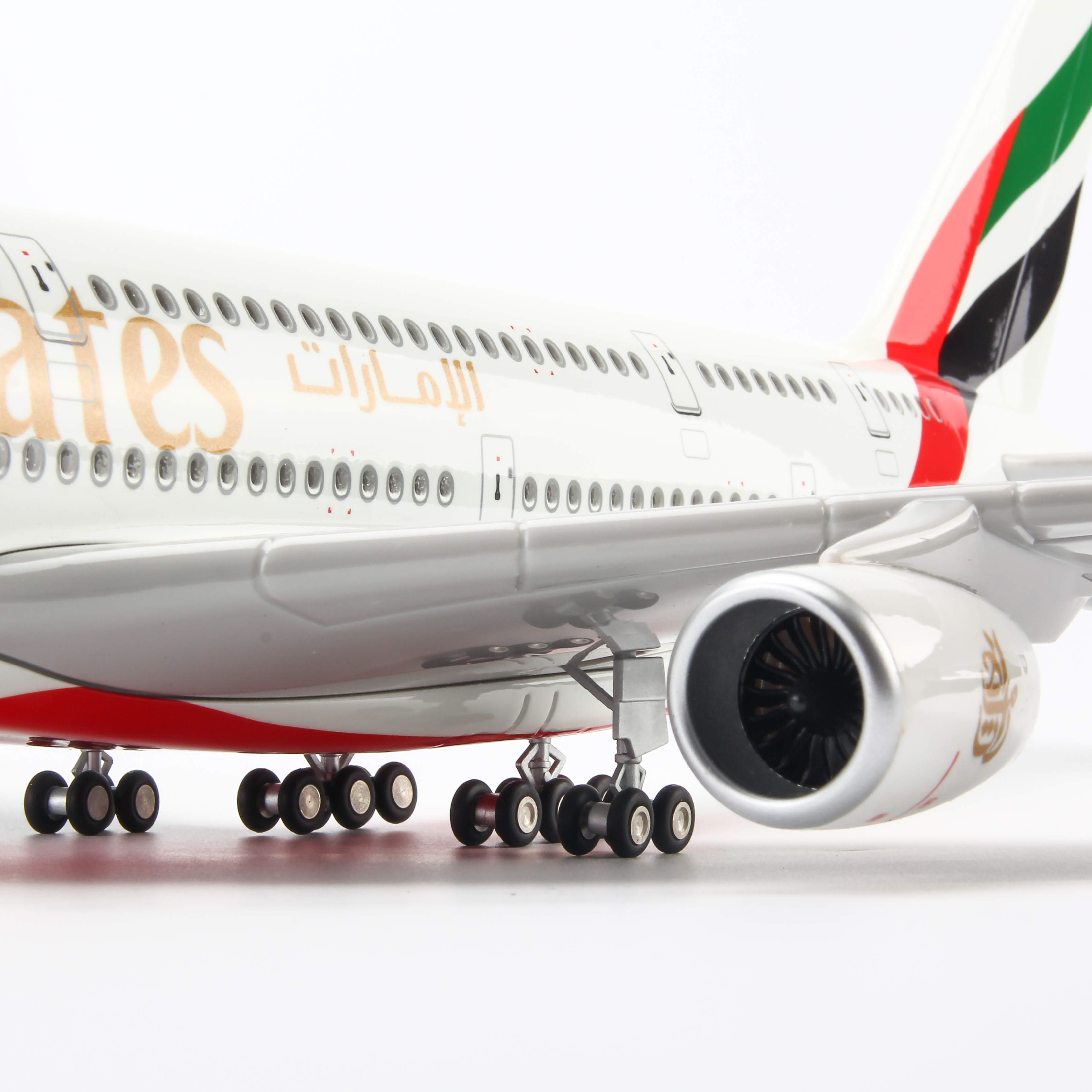 Mô hình máy bay Emirates Airbus A380 lắp ráp có đèn 47cm MBMH46