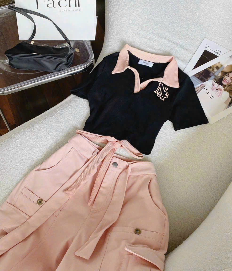 SÉT BỘ QUẦN KAKI TÚI HỘP KÈM ÁO THUN CỔ TRỤ THÊU  MÀU Y HÌNH