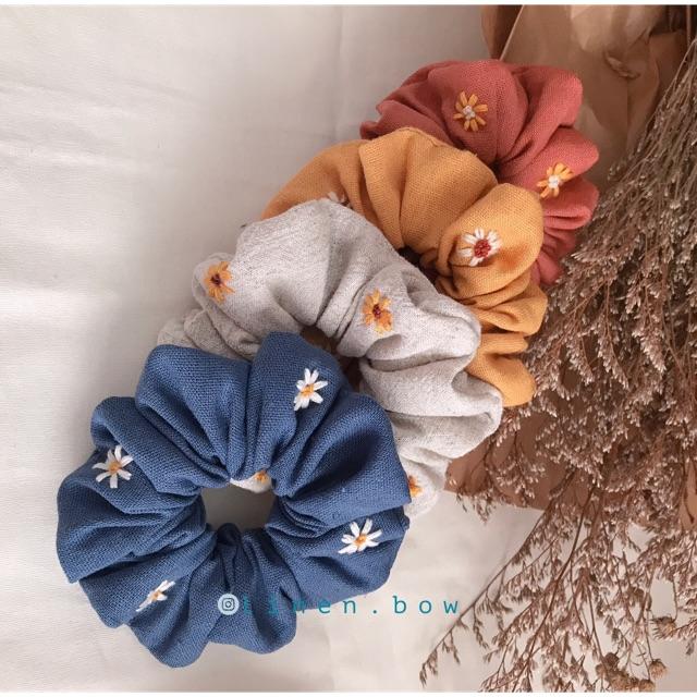 Scrunchies linen thêu hoa