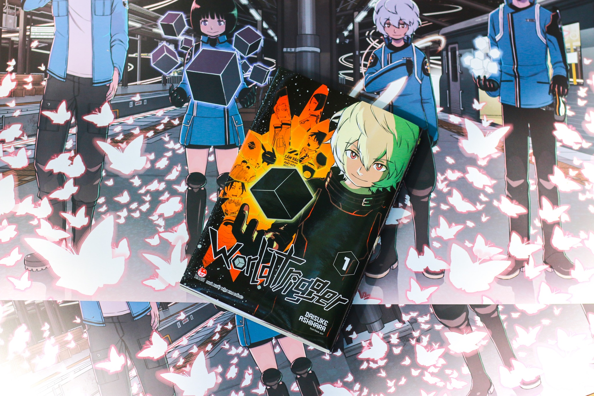 Truyện tranh World Trigger - Tập 1 - Tặng Kèm PVC Card