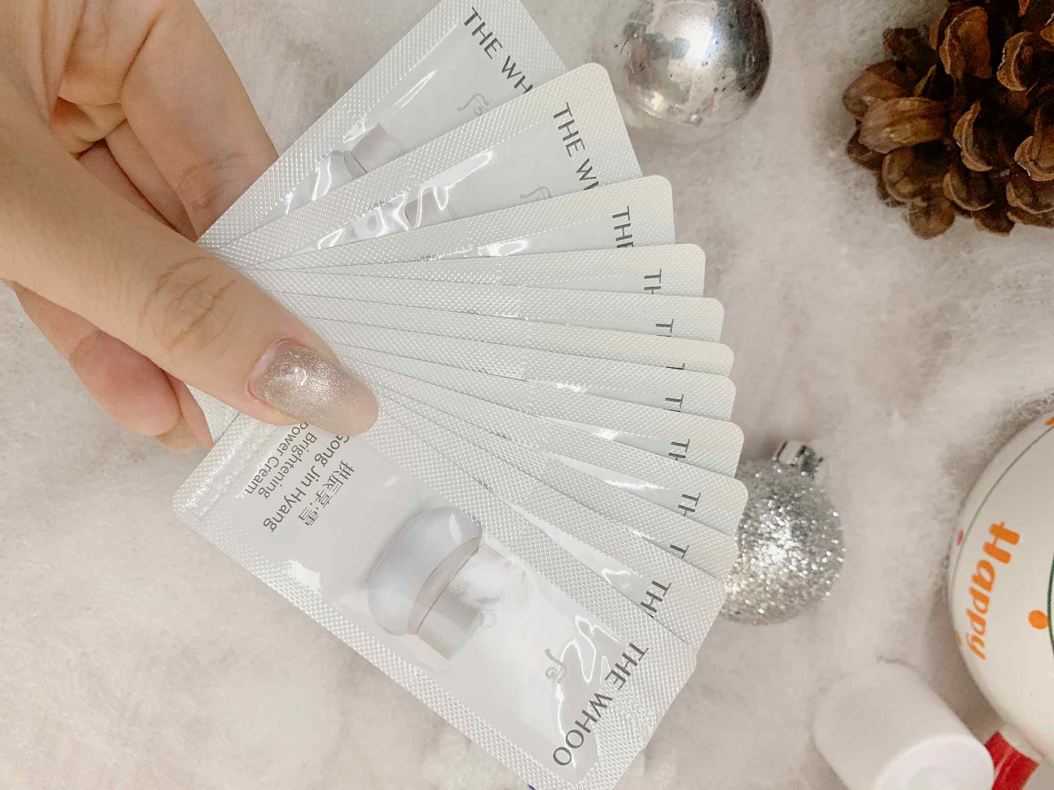 Combo 30 gói Kem Dưỡng Trắng Da Whoo Gongjinhyang Seol Radiant White Moisture Cream 1ml