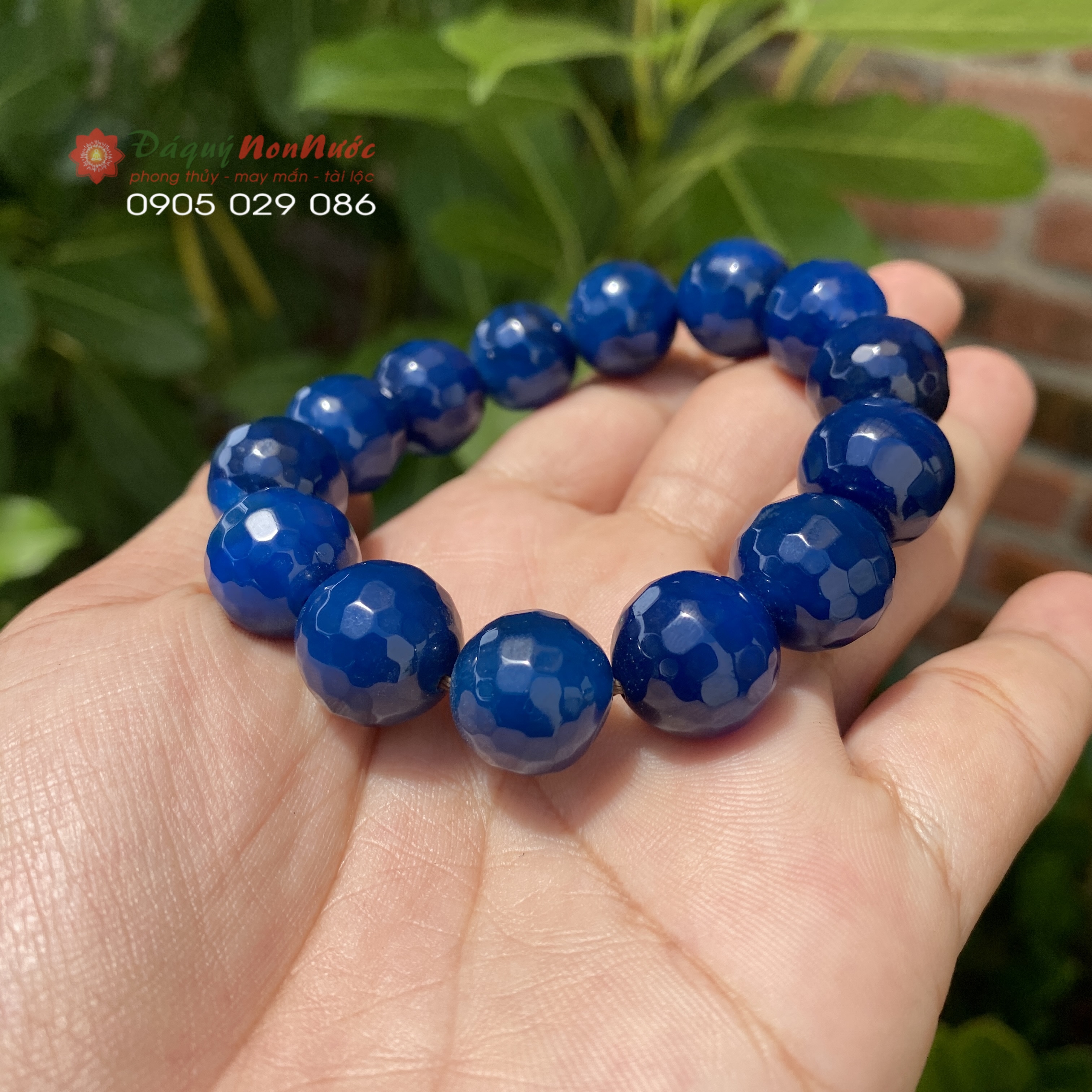 Vòng tay phong thủy mã não giác cạnh 14ly màu xanh dương