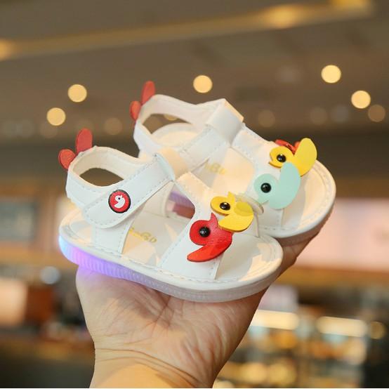 Sandal tập đi đính con vịt đáng yêu cho bé gái 0-2 tuổi