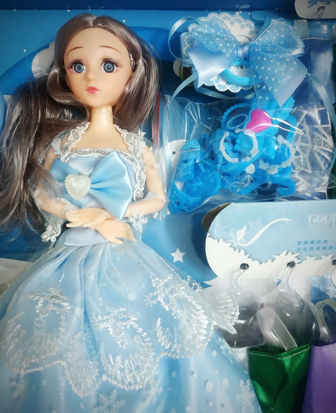 Bộ đồ chơi thay váy búp bê gồm 2 nhân vật Elsa Frozen có khớp thay đổi tư thế linh hoạt và 12 bộ váy thời trang (tặng kèm quyền trượng và phụ kiện)