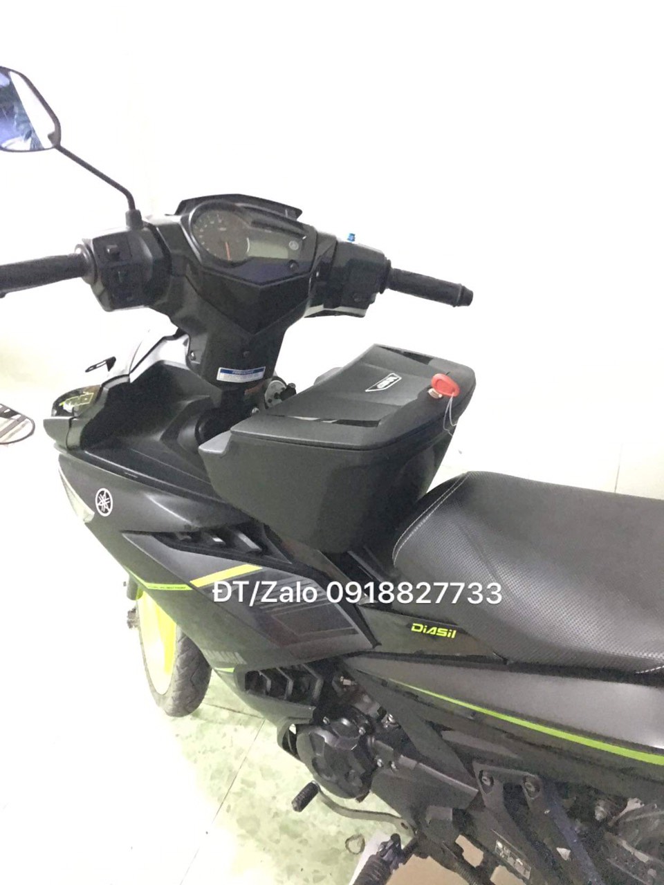 Thùng giữa Givi G12N kèm bát gắn cho xe Exciter 150