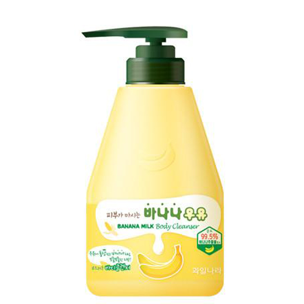 Sữa tắm chiết xuất từ sữa chuối Welcos Banana Milk Body Cleanser Hàn Quốc 560ml + Móc khóa