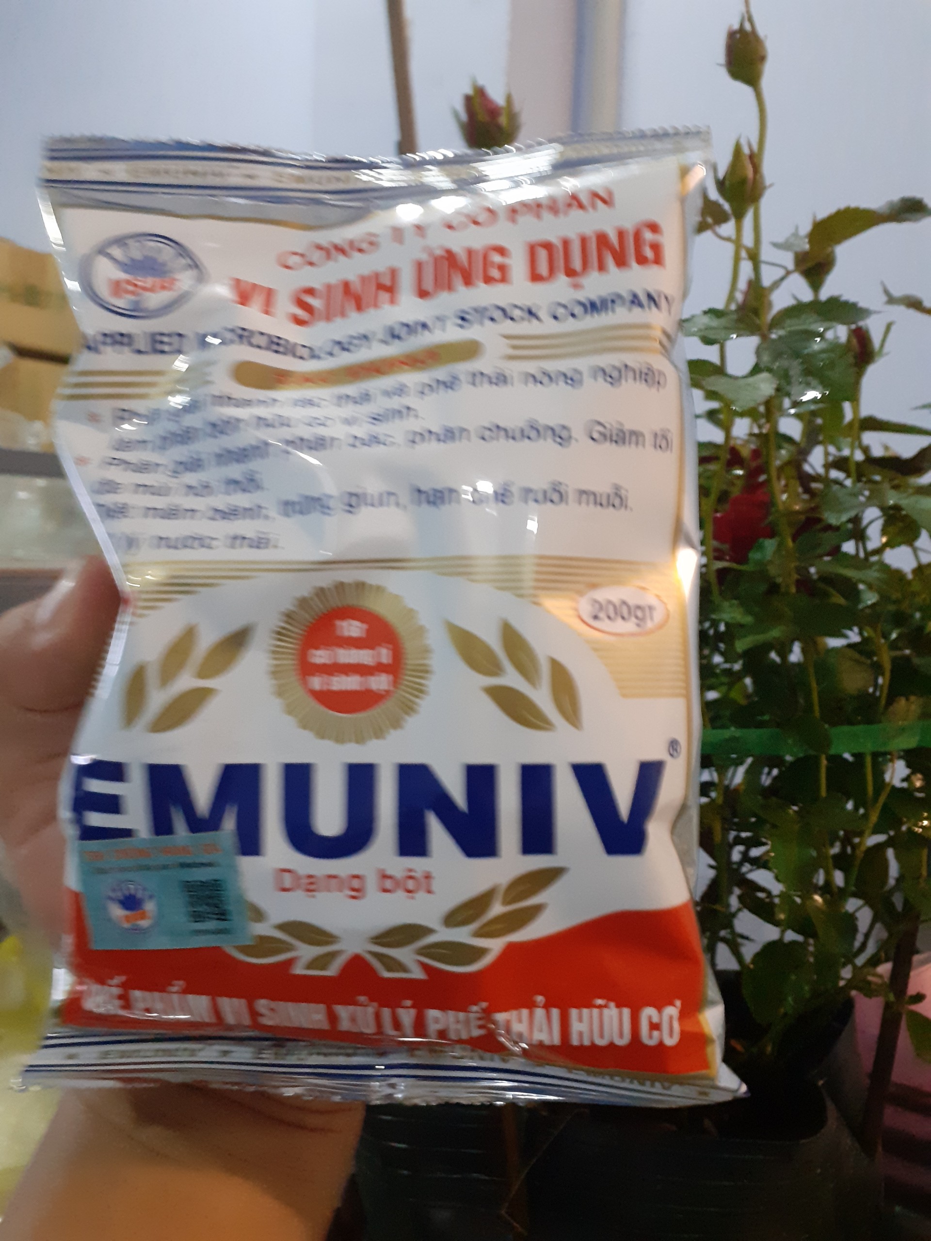 Chế phẩm EMUNIV xử lý chất thải hữu cơ.