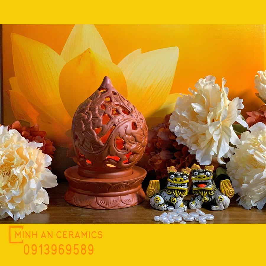 Bếp đốt trầm đèn lồng gốm Bát Tràng màu đen và màu đỏ kèm đế