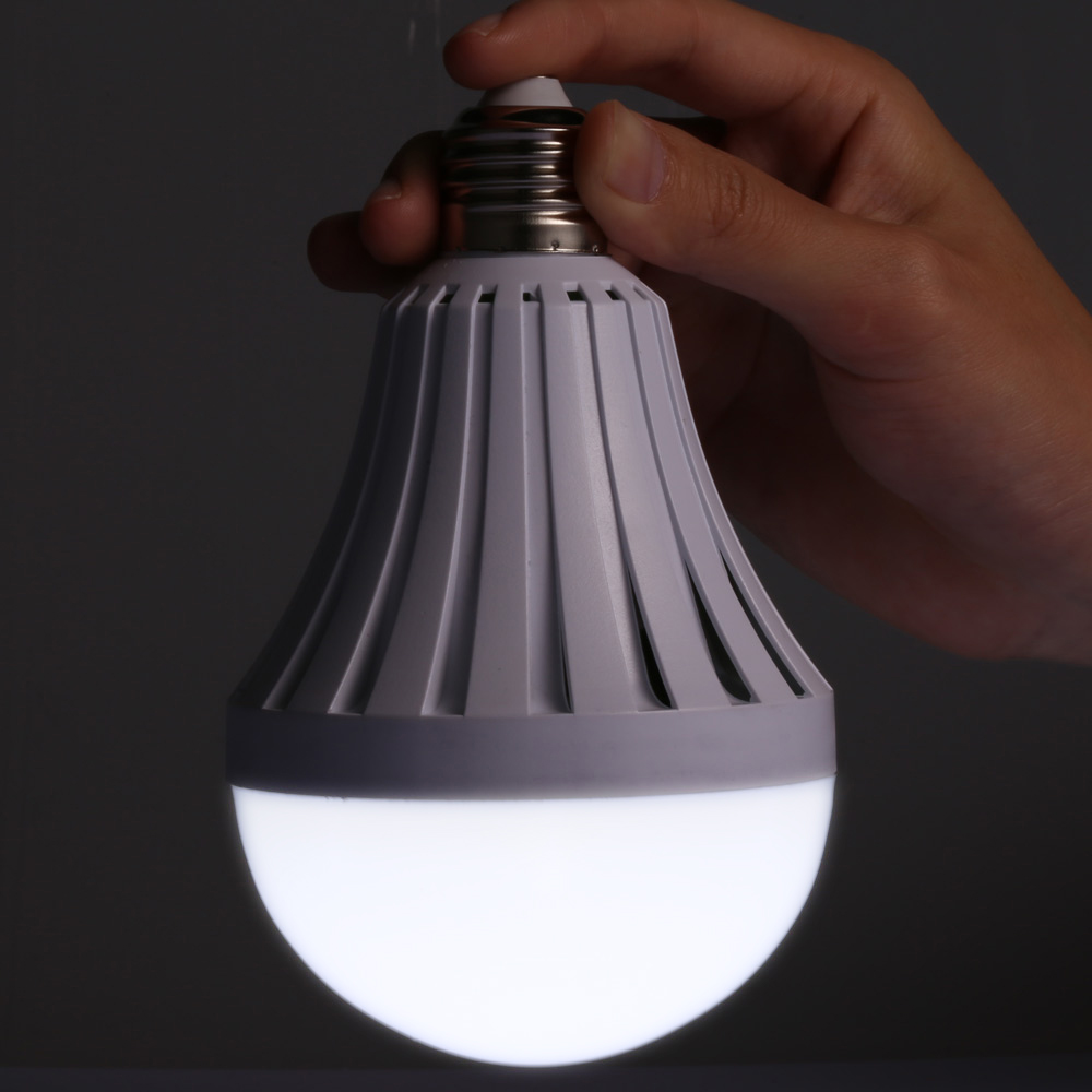 Đèn led tích điện đuôi xoáy, sẽ tự động phát sáng khi mất điện