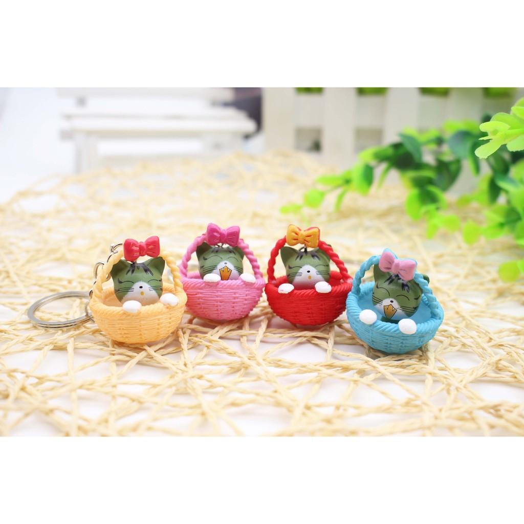 Móc khóa cute mèo con trong giỏ hàng