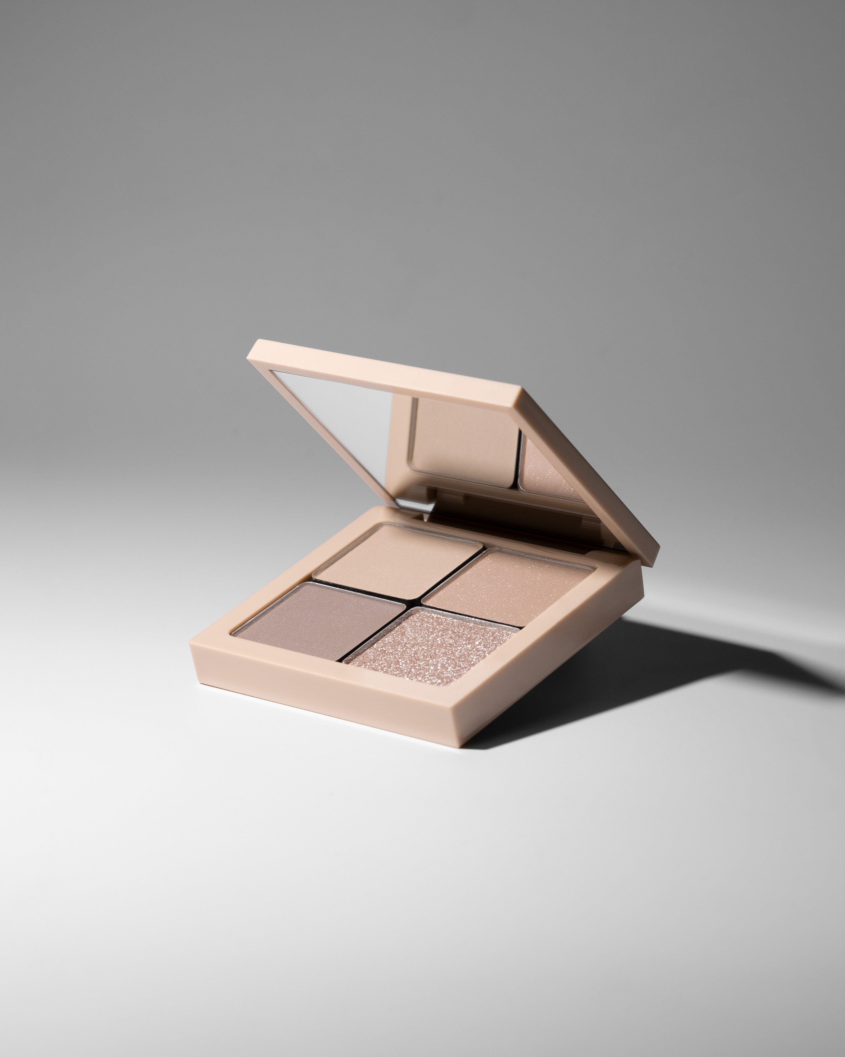 Hộp đựng lõi phấn có gương đế nam châm 4 ô Inglot Freedom System Flexi Palette