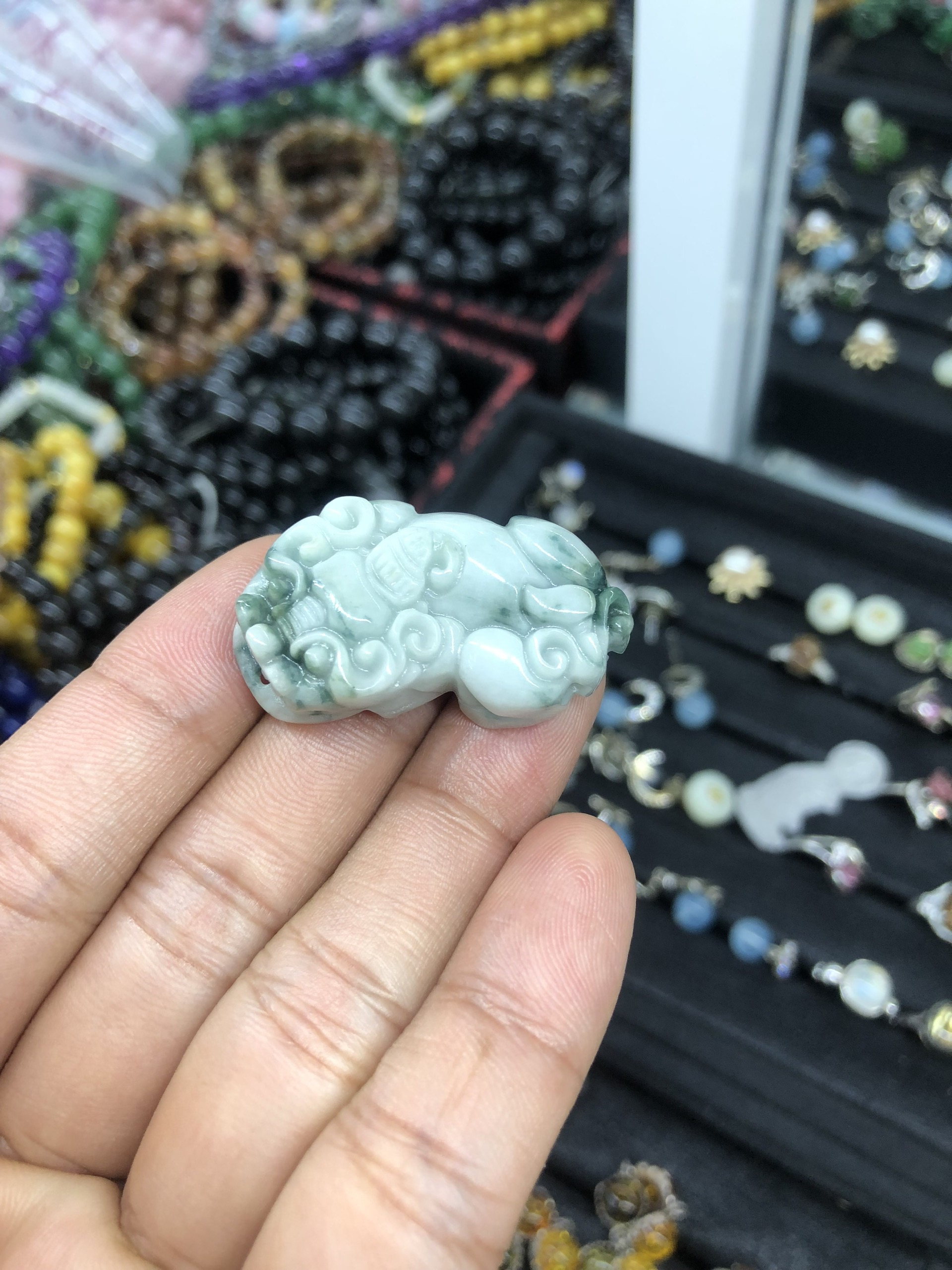 Mặt dây chuyền Tỳ Hưu vẩy rồng phong thủy đá ngọc phỉ thúy