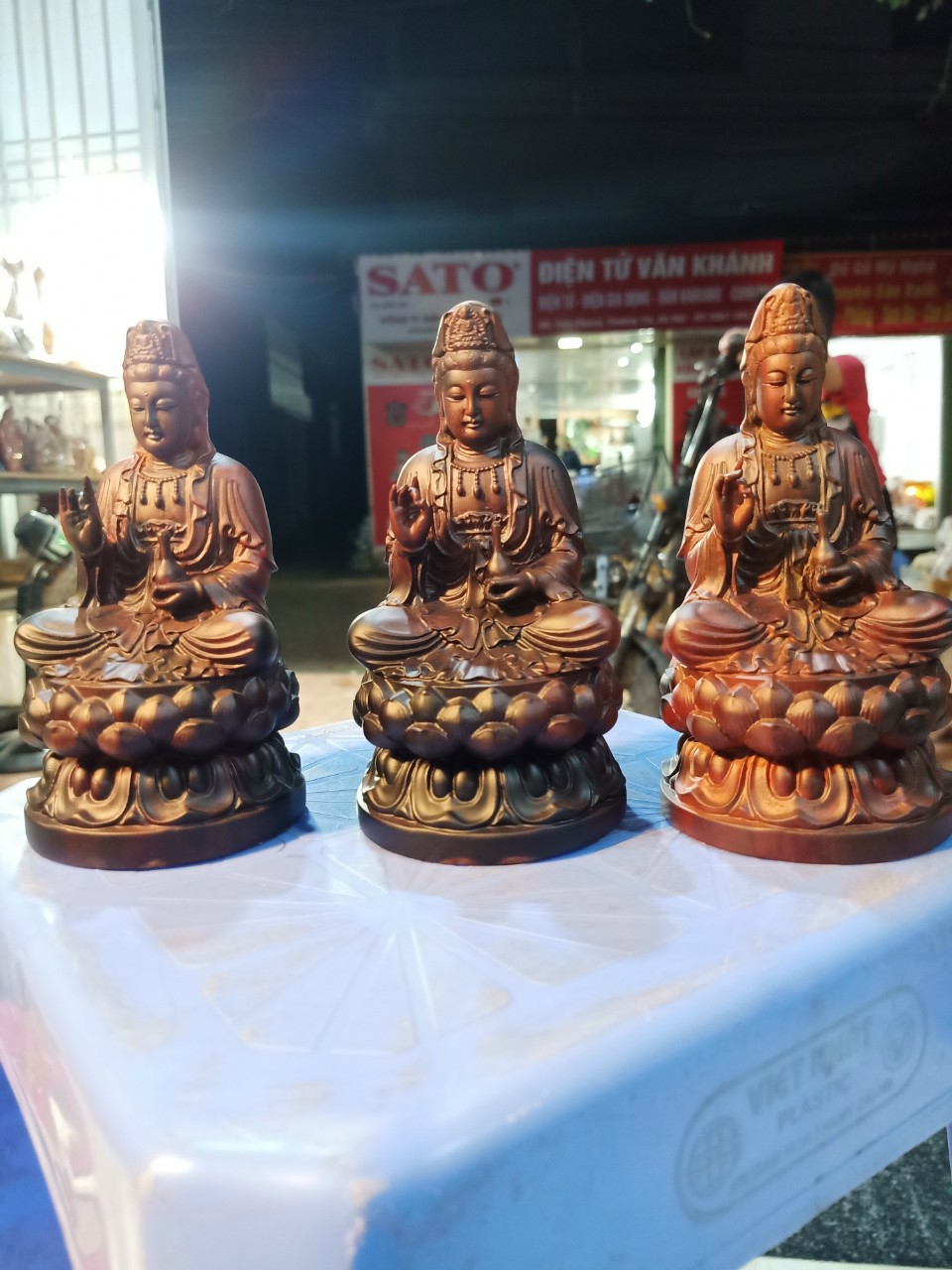 Tượng phật bà quan âm bồ tát bằng gỗ trắc kt cao 12×6×6cm