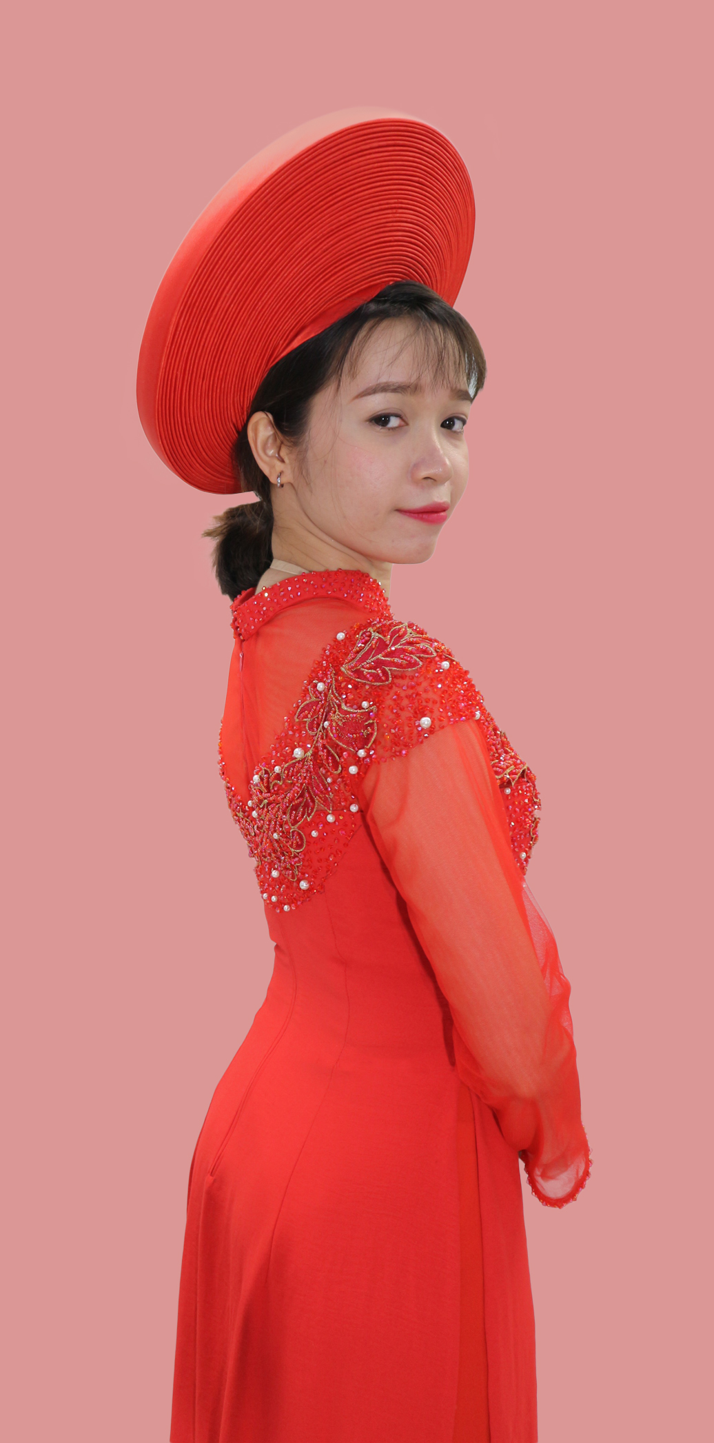 Áo dài cưới đuôi kết pha lê, kết hoa